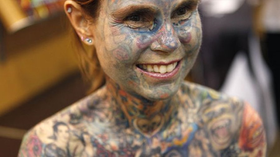 Julia Gnuse, commonly known by the nickname The Illustrated Lady, born in 1959, has 95% of her body (including her face) covered in tattoos and holds the Guinness Record for being the most tattooed woman in the world.