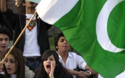 Two Pakistanis… with a French guy