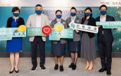 Enriching Lives through Excellent Service Hang Lung Frontline Staff “Go the Extra Mile” to Show Their Commitment to Customer-Centricity Amid the Pandemic