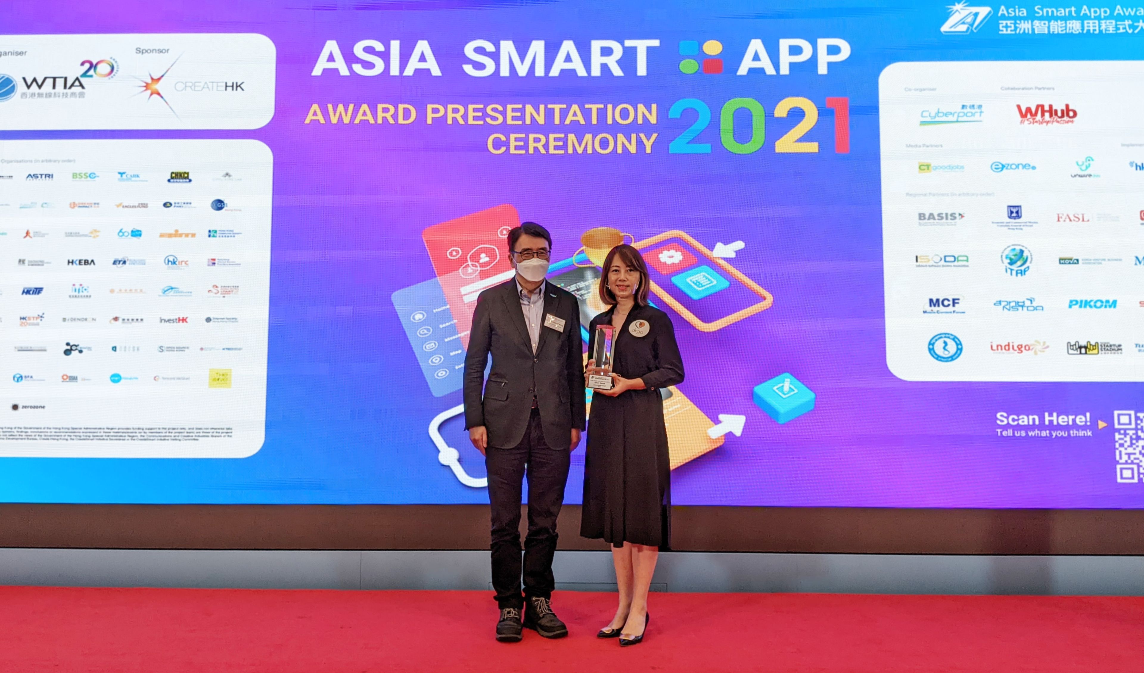 Ms Teresa Ng, Chief Commercial Officer of DrGo, attends The Asia Smart App Awards 2021 and accepts the Silver prize in the 