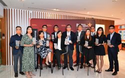 FWD breaks its record again at  Bloomberg Businessweek Financial Institution Awards 2022 with 14 wins