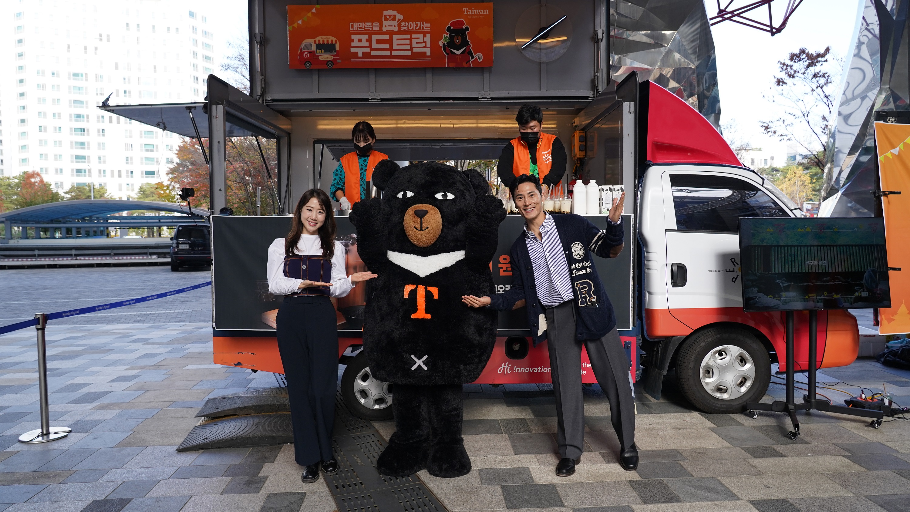 Tourism Bureaus Taiwanese gourmet food truck activity