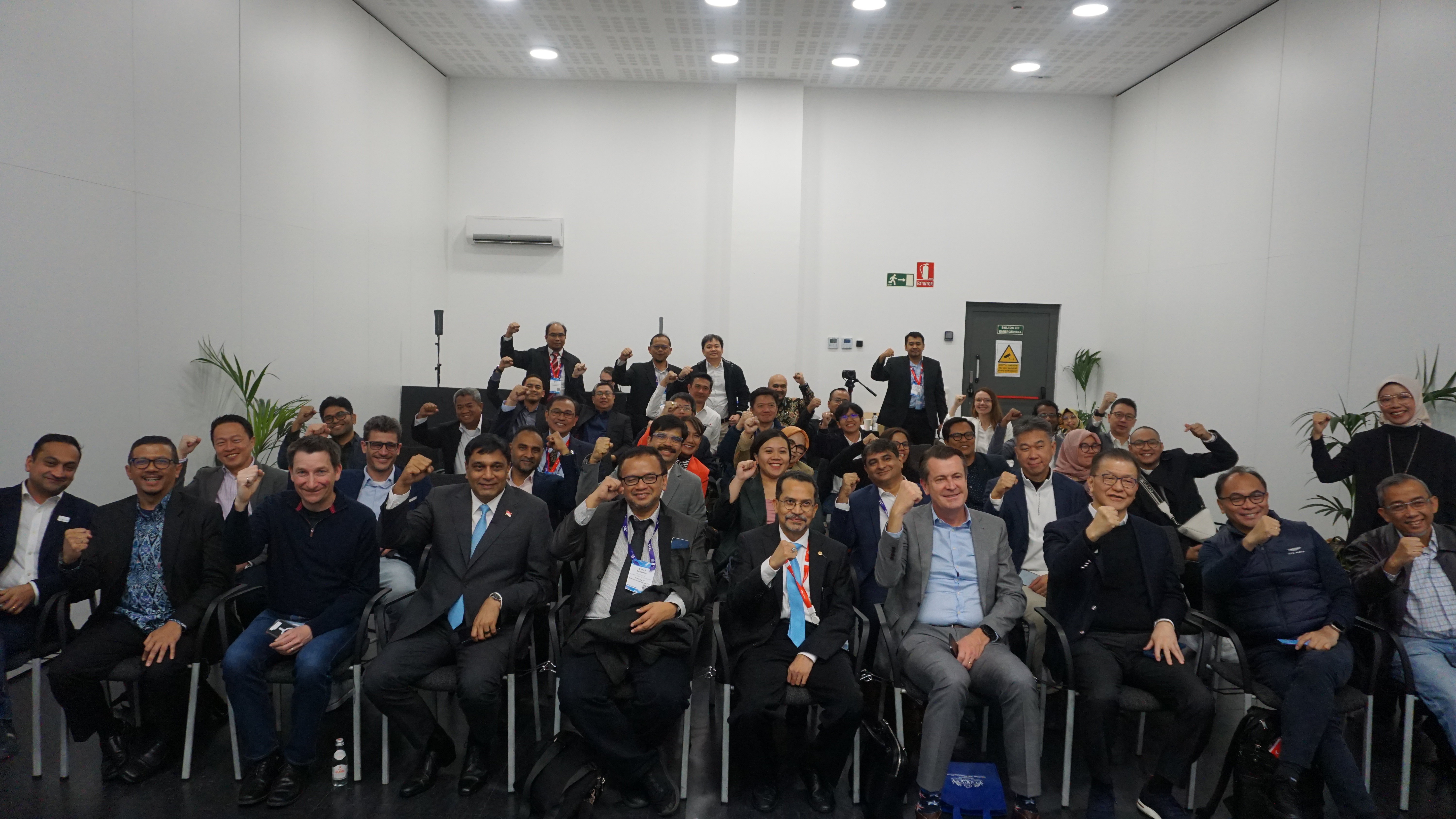 Attendees of the Indonesia Metaverse Collaboration Initiative Launching event at MWC 2023 Barcelona, 1 March 2023. From left to right of the front row (Vishal Mathur - Global Head of Engagement of Telecom Infra Project, Rizal Akbar- VP of NITS Telkom Indonesia, Kevin Salvadori - Vice President of Network of Meta, Vikram Sinha - CEO of Indosat Ooredoo Hutchison, Denny Setiawan - Director of Resource Management of Indonesia Ministry of ICT, H.E. Dr. Muhammad Najib - Ambassador of the Republic of Indonesia to the Kingdom of Spain, Julian Gorman - Head of APAC GSMA, Franky O. Widjaja - Executive Chairman of Smartfren, I Gede Darmayusa - CTO of XL Axiata, Irlamsyah Syam - VP Synergy Management of Telkomsel)