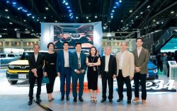 VinFast signs partnership agreements with 15 dealers in Thailand