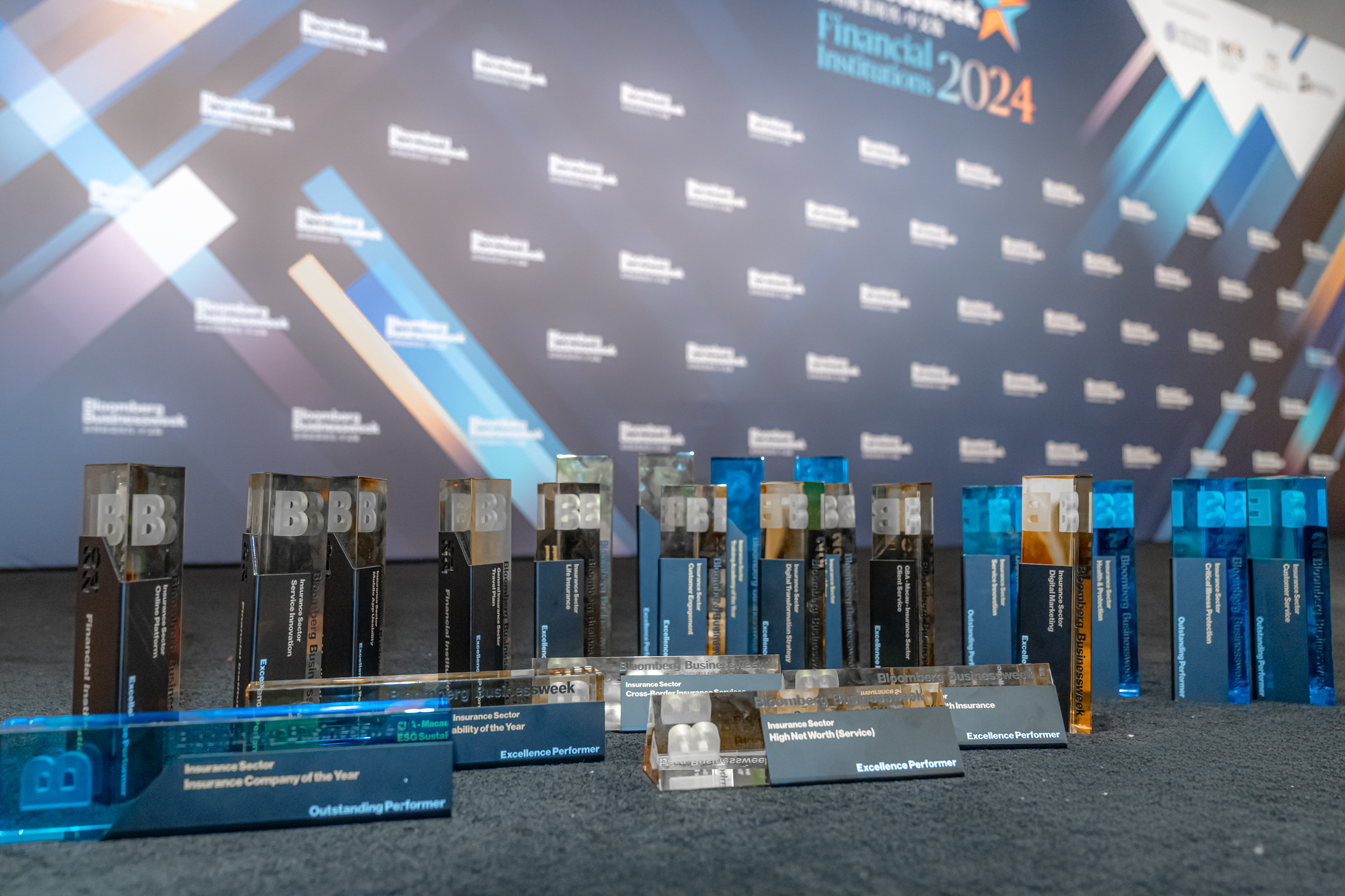 FWD Insurance beat its record and received 23 awards at the Bloomberg Businessweek/Chinese Edition “Financial Institutions 2024”, recognising FWD’s products and services, customer services, digital innovation and marketing, tied-agency and community care.