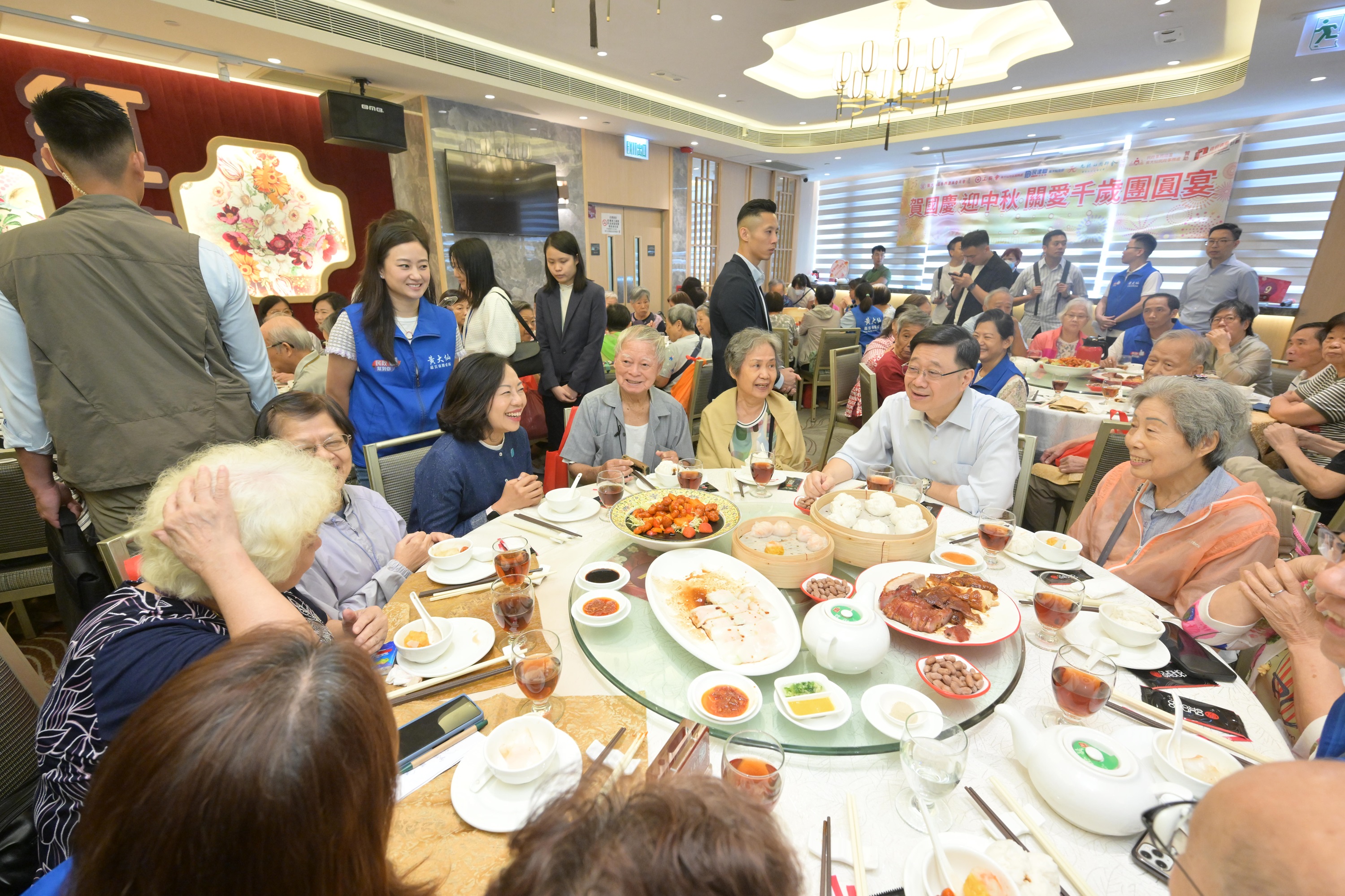 Hong Kong SAR's Chief Executive John Lee (second right) listened to local residents' views before formulating his Policy Address.