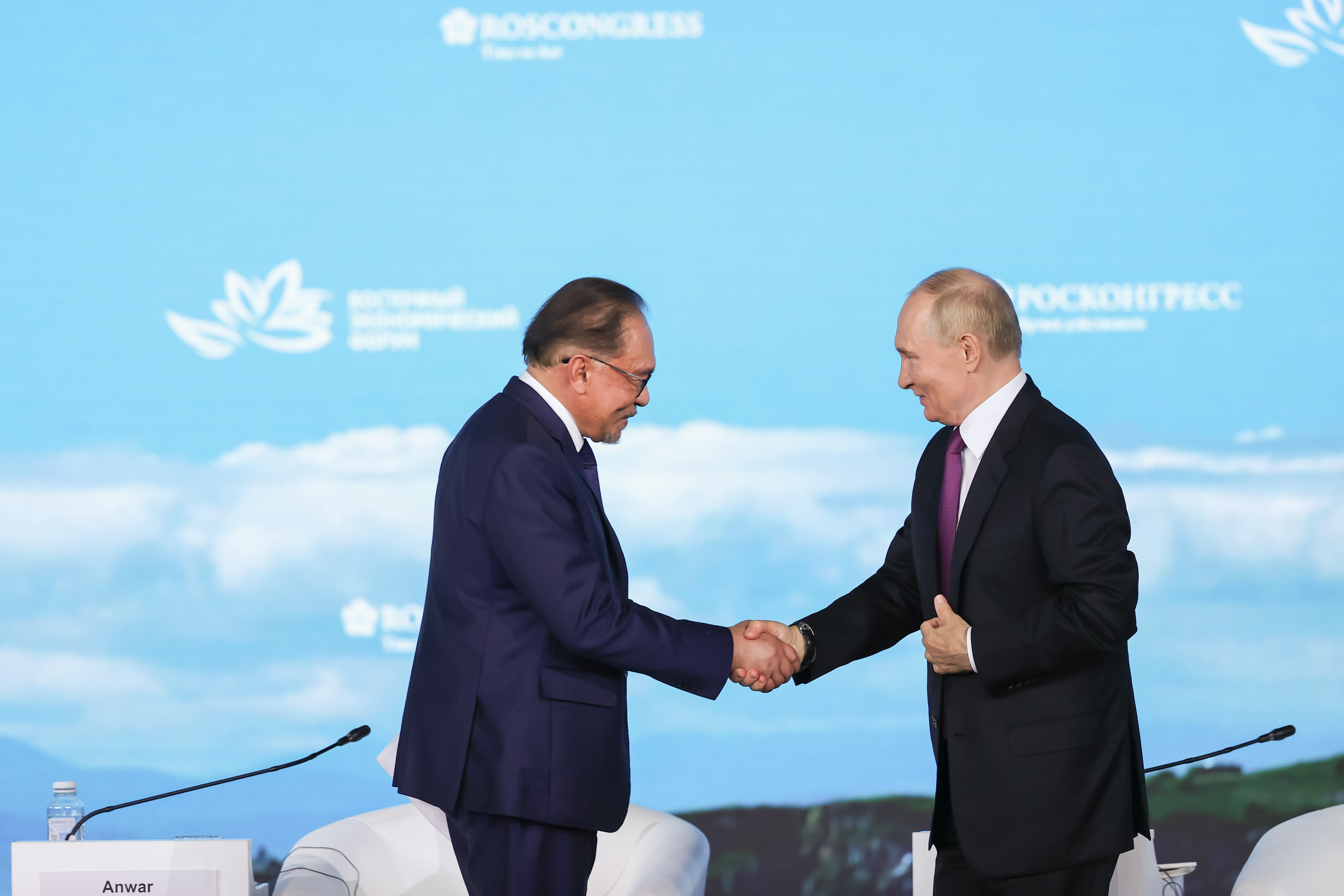 Roscongress Foundation organised the 9th Eastern Economic Forum in Vladivostok, Russia. Malaysia's Prime Minister, Dato' Seri Anwar Ibrahim, met with the President of Russia, Vladimir Putin during the Plenary Session in September 2024.