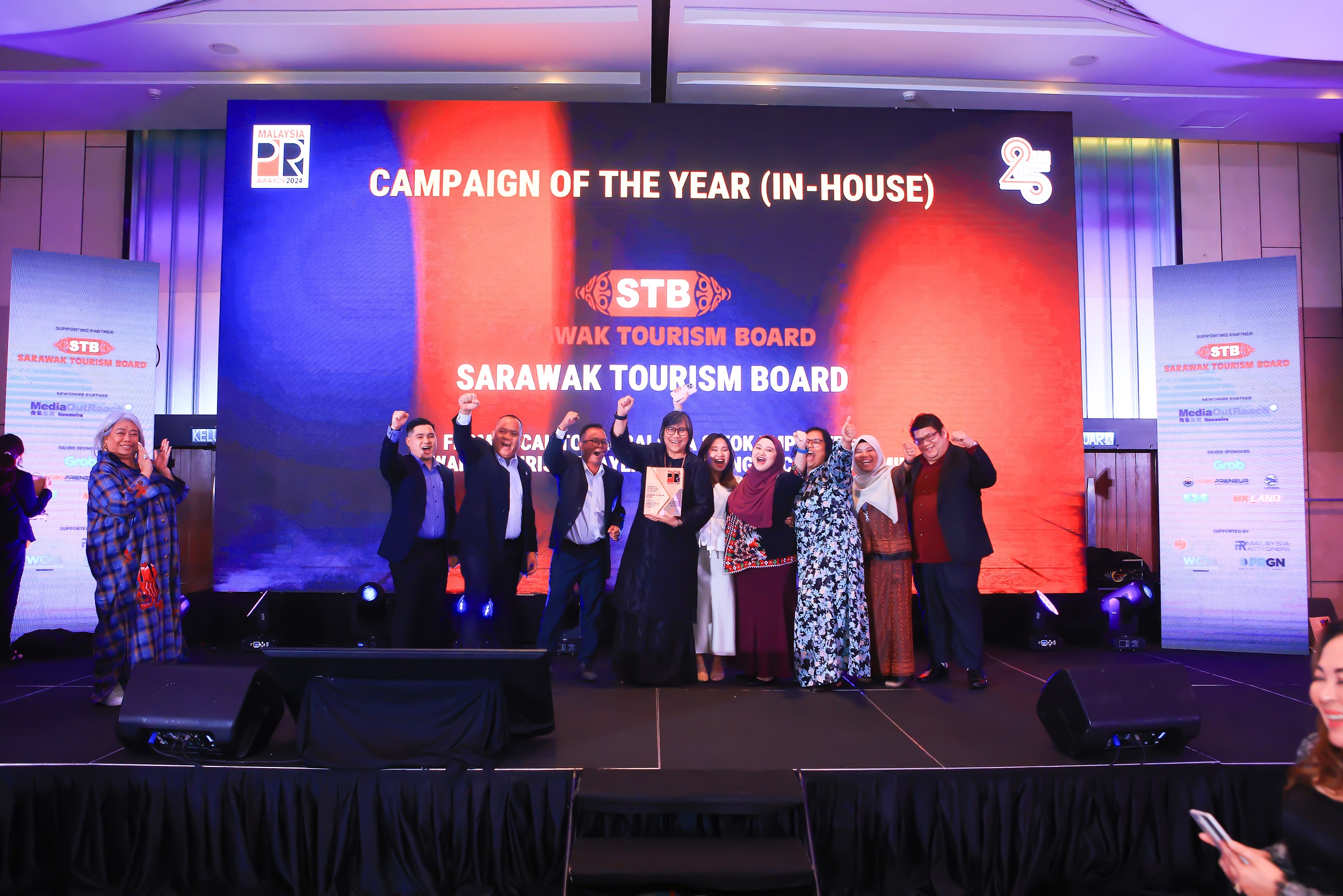 Sarawak Tourism Board CEO, Sharzede Datu Hj Salleh Askor and team received the Campaign of The Year for In-House category.