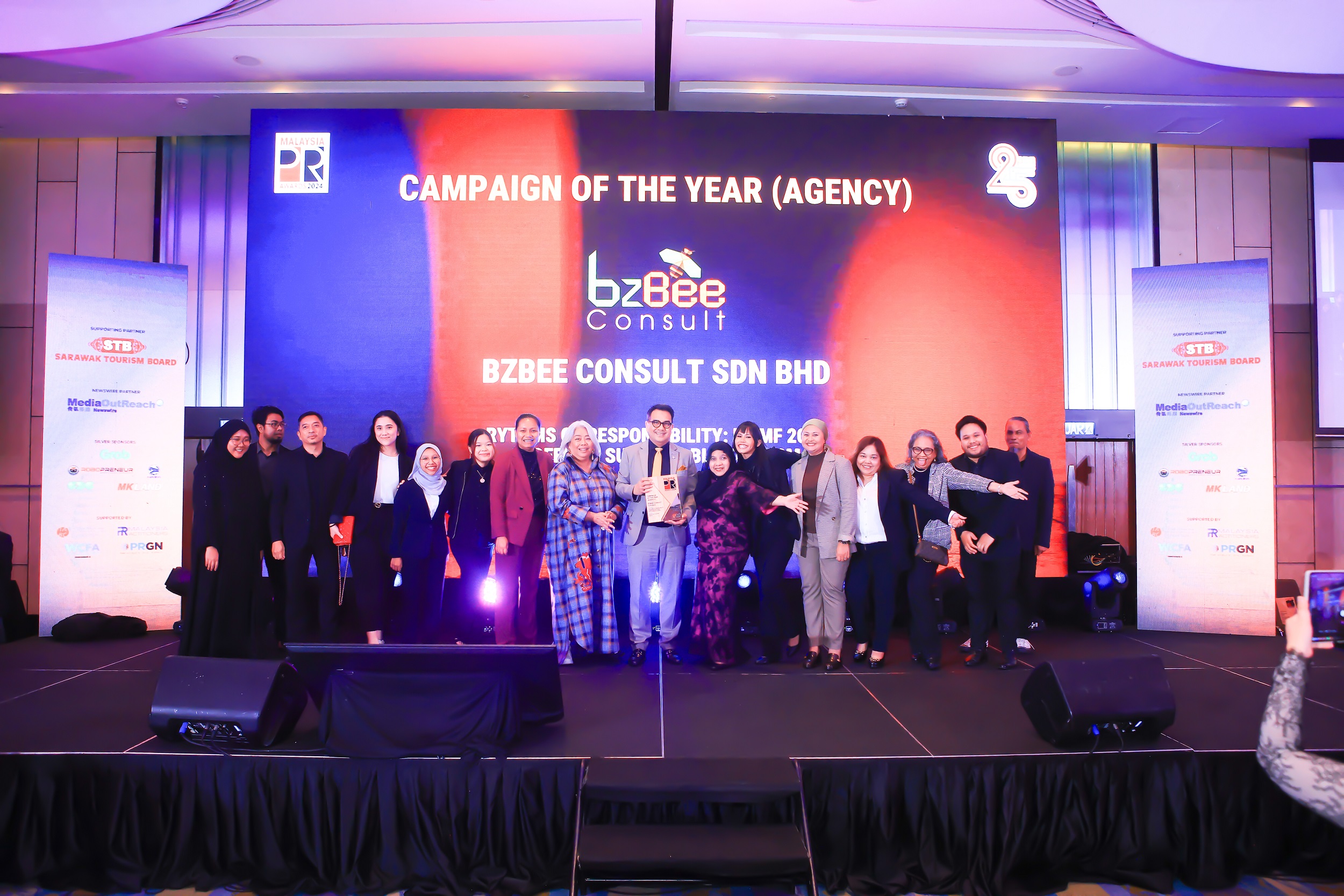 Prof Said Bani, Managing Director of bzBee Consult Sdn Bhd and team received the Campaign of The Year for the category of Agency.