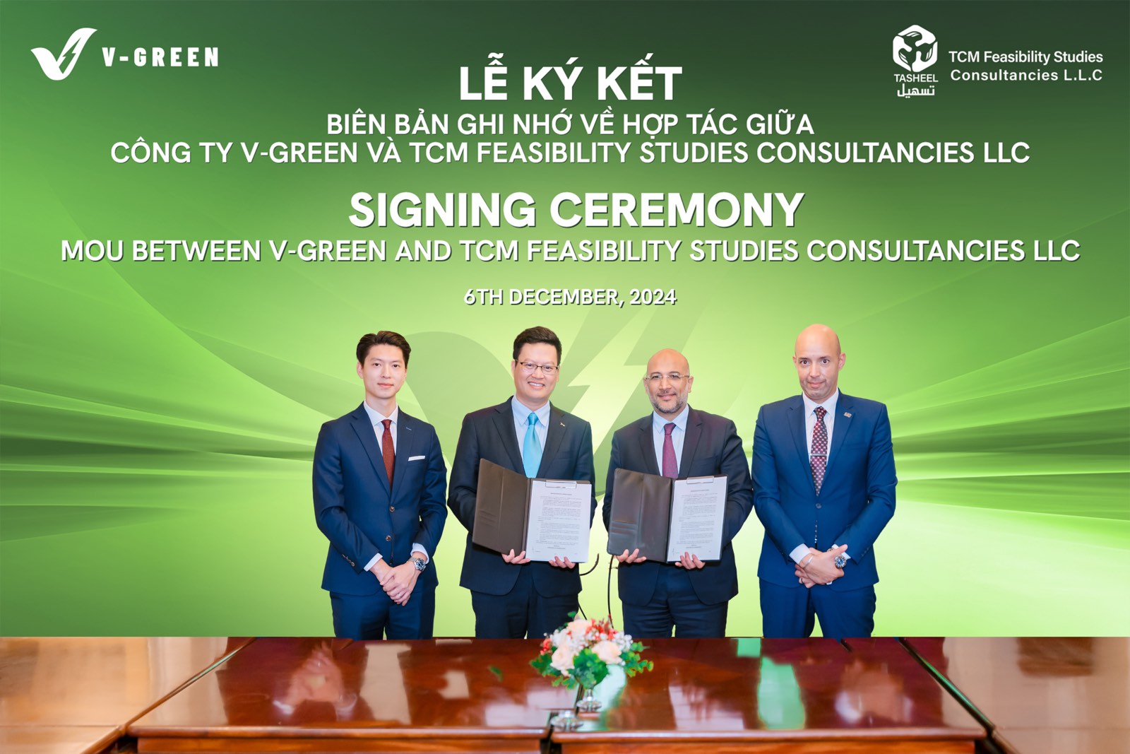 Mr. Nguyen Thanh Duong – CEO of V-GREEN (second from the left) and Mr. Mahmoud Farrag – Vice Chairman and CEO of Prime Group (third from the left) at the MOU signing ceremony.