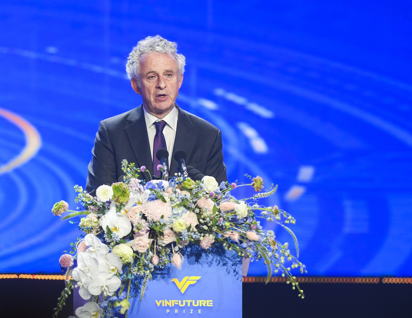 Professor Richard Henry Friend emphasized that the VinFuture Prize continues to affirm its rightful mission and vision: honoring works that improve the lives of billions of people. Photo: VinFuture.