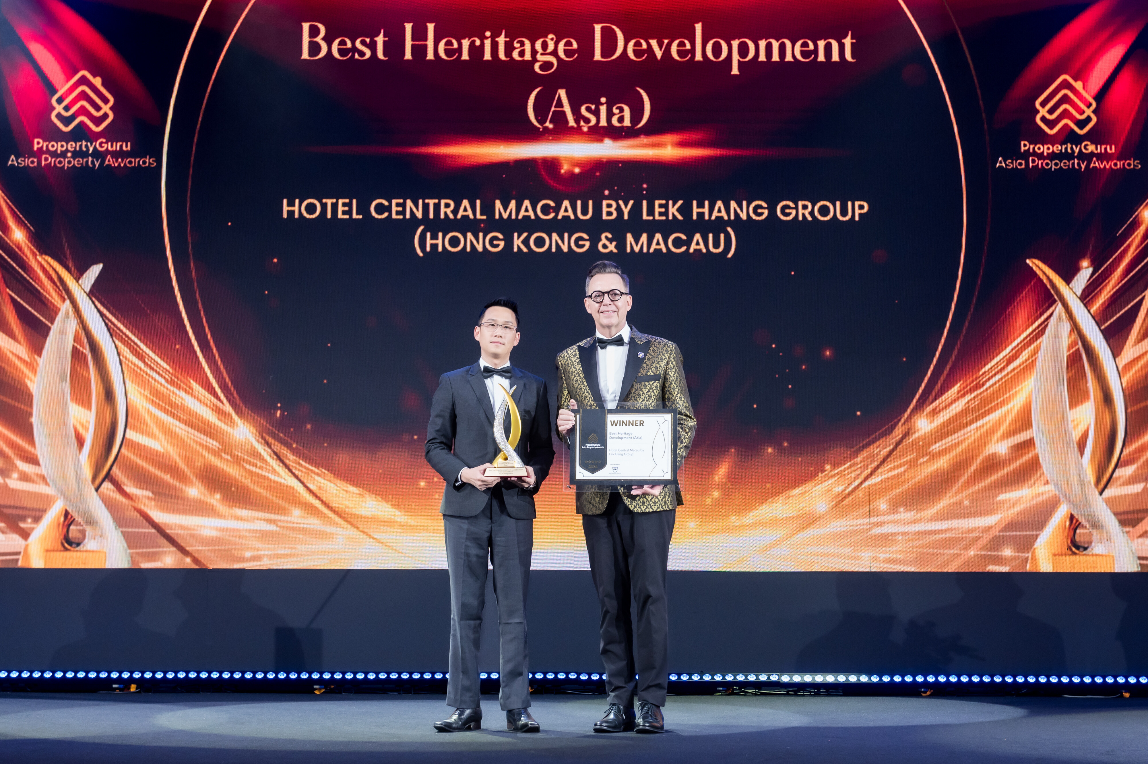 Mr. James Wong, Marketing Director and Senior Assistant to the Chairman of Lek Hang Group, proudly accepted the award.